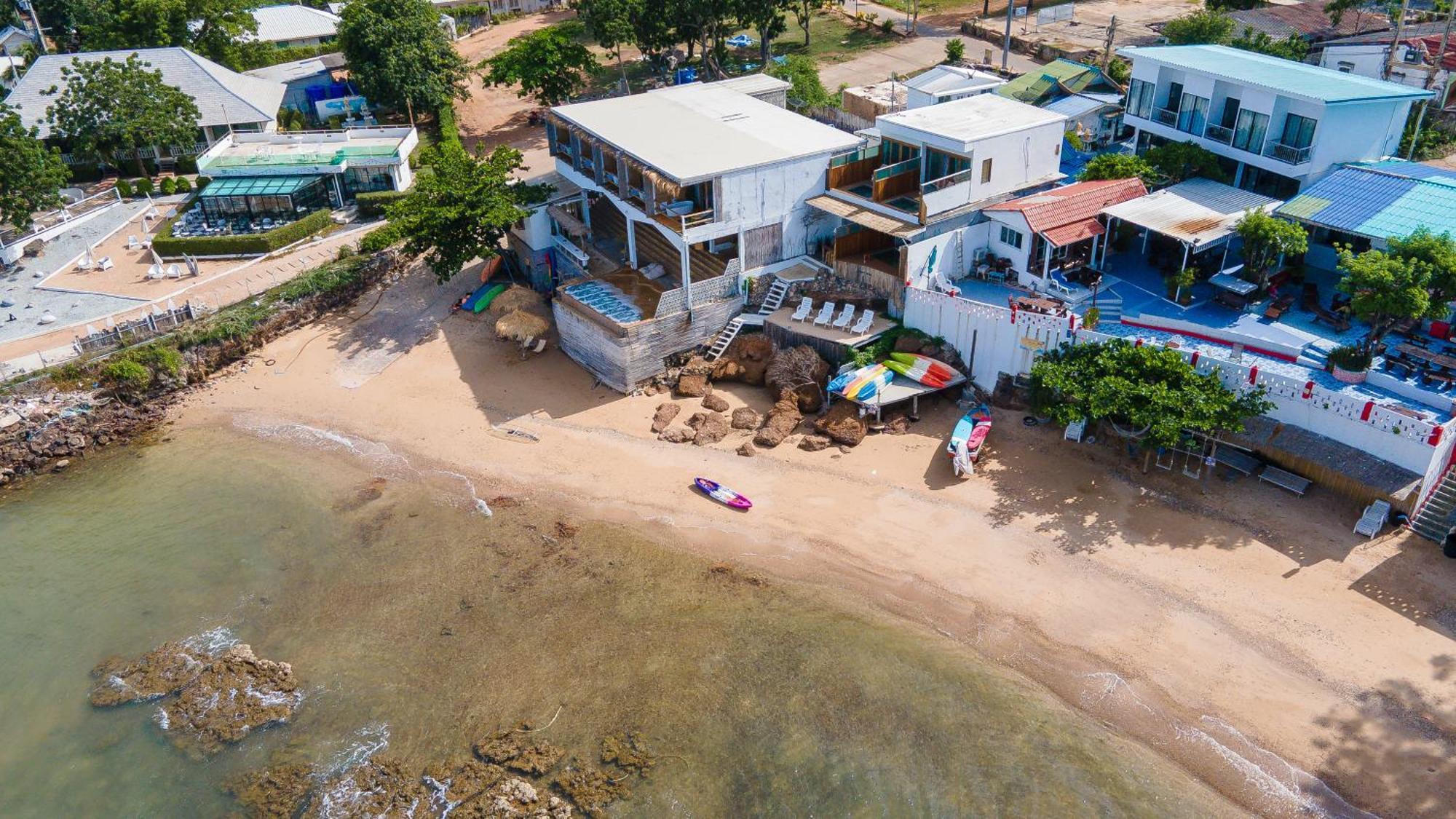 Akina Kohlarn อกินะบีช รีสอร์ทเกาะล้าน